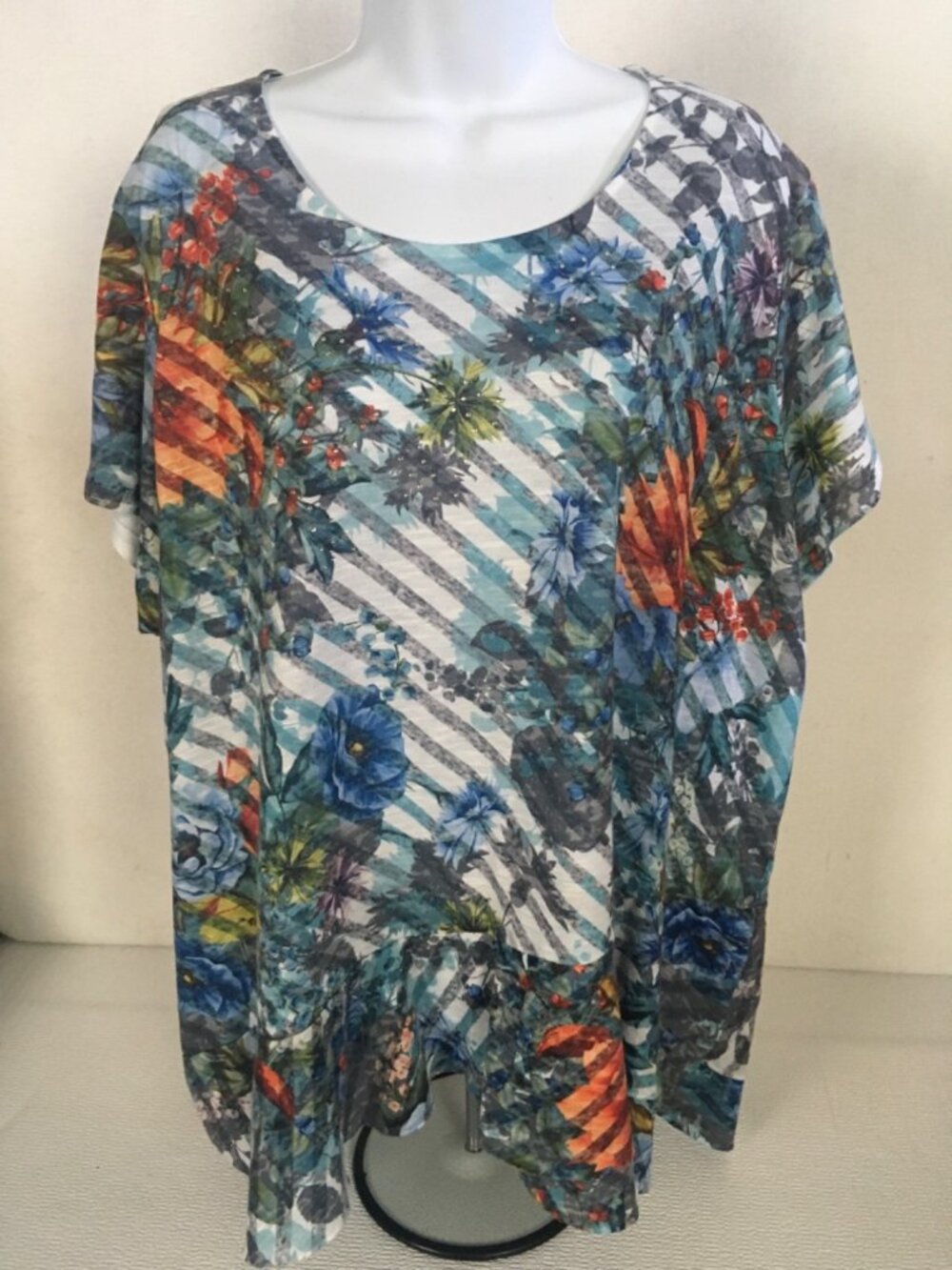 Time and True Top Size 3X White Gray Diagonal Stripes Orange Blue Flowers Sequin